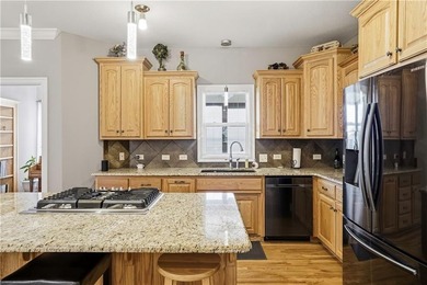 Welcome to this beautifully designed 4-bedroom, 4.5-bath home - photo 9
