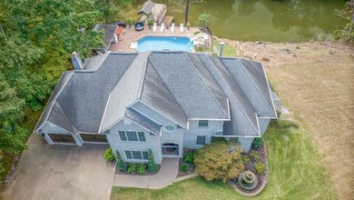 Exquisite in every detail this amazing home has an abundance of - photo 4