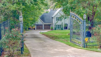 Exquisite in every detail this amazing home has an abundance of - photo 8