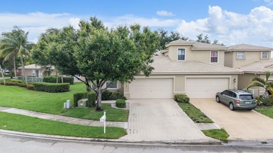 Beautifully maintained 3-bedroom, 2.5-bath home located on a - photo 1