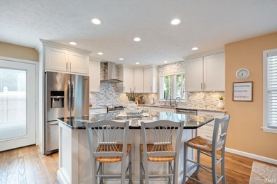 Welcome to waterfront living at its finest! This beautifully - photo 7