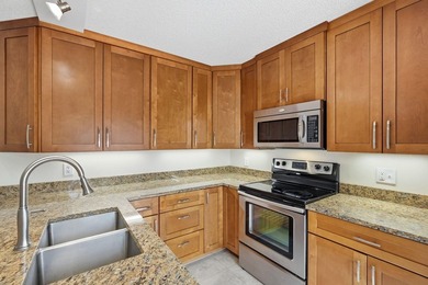 Welcome home to this well-presented 2-bed, 2.5-bath townhome - photo 6