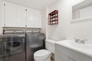 Welcome home to this well-presented 2-bed, 2.5-bath townhome - photo 7