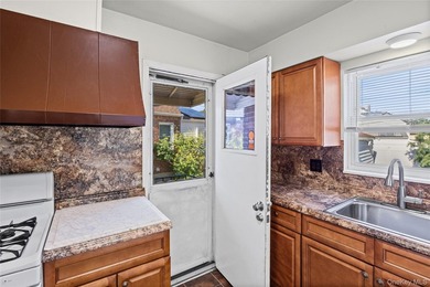 Introducing 6 Grenville Ct- Welcome to this charming 4-bedroom - photo 8