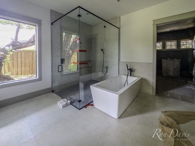 Ron Davis Custom Homes presents this stunning two-story Luxury - photo 23