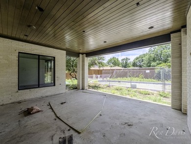 Ron Davis Custom Homes presents this stunning two-story Luxury - photo 36