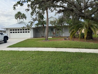 (private lake, pond, creek) Home For Sale in Port Saint Lucie Florida