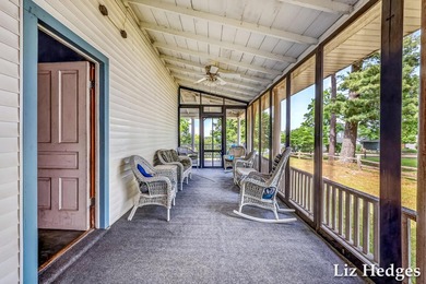 Enchanting seasonal cottage with 188.5 ft. of private White Lake - photo 8