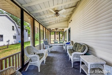 Enchanting seasonal cottage with 188.5 ft. of private White Lake - photo 9