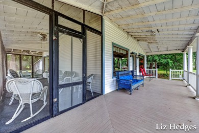 Enchanting seasonal cottage with 188.5 ft. of private White Lake - photo 10