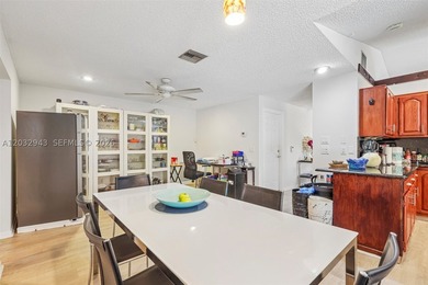 Beautiful 3-bedroom, 2-bath pool home located in a desirable - photo 11