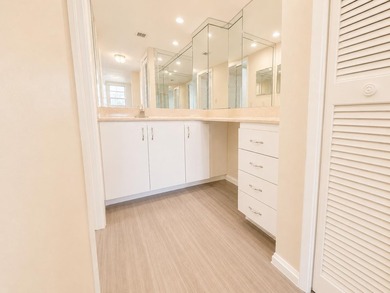 Welcome to this bright and spacious 3-bedroom, 2.5-bath unit - photo 12