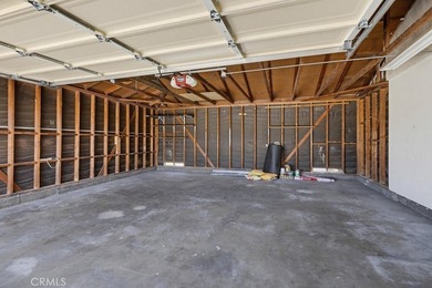 Welcome to this 3-bedroom, 2-bath home with a versatile and - photo 31