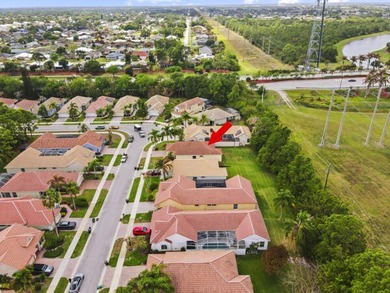 Welcome to Lake Charles in St. Lucie West! This well maintained - photo 31