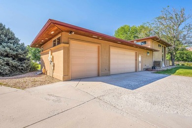 WELCOME TO 2027 CHARIS COURT IN THE HIGHLY DESIRABLE - photo 38