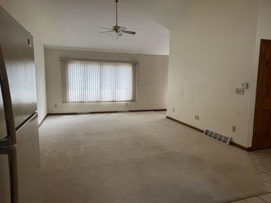 Spacious, open concept 2bed/2bath ranch style condo on the SE - photo 3