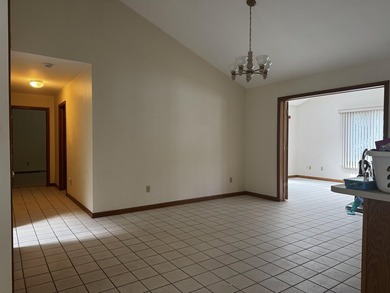 Spacious, open concept 2bed/2bath ranch style condo on the SE - photo 4