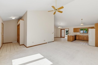 Spacious, open concept 2bed/2bath ranch style condo on the SE - photo 7