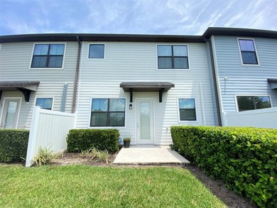 Welcome to this stunning 3-bedroom, 2.5-bathroom townhouse - photo 31