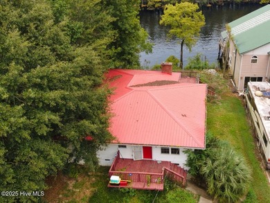(private lake, pond, creek) Home For Sale in Tabor City North Carolina