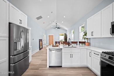 Welcome to this beautifully crafted 2-bedroom, 2-bath cottage - photo 14