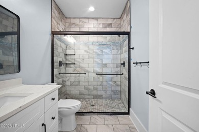 Welcome to this beautifully crafted 2-bedroom, 2-bath cottage - photo 21