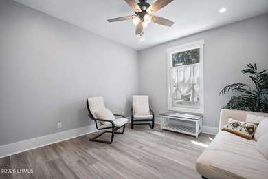 Welcome to this beautifully crafted 2-bedroom, 2-bath cottage - photo 22
