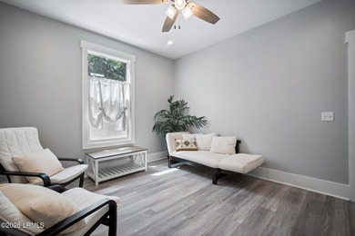 Welcome to this beautifully crafted 2-bedroom, 2-bath cottage - photo 23