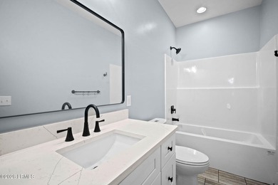 Welcome to this beautifully crafted 2-bedroom, 2-bath cottage - photo 24