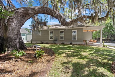 Welcome to this beautifully crafted 2-bedroom, 2-bath cottage - photo 26