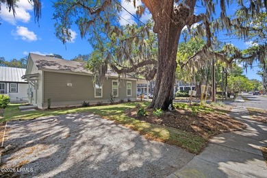 Welcome to this beautifully crafted 2-bedroom, 2-bath cottage - photo 27