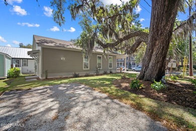 Welcome to this beautifully crafted 2-bedroom, 2-bath cottage - photo 28