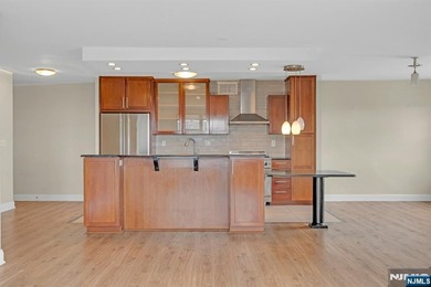 Hudson River Condo For Sale in Fort Lee New Jersey