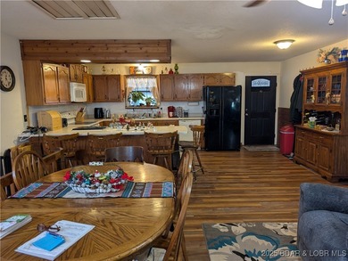 What a lovely family home with large rooms so close to the Lake - photo 16