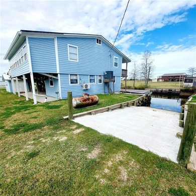 Waterfront property with canal frontage offering direct access - photo 19