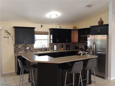 Location! Location! Location! Don't miss this great 3 Bedroom / - photo 3