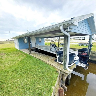 Waterfront property with canal frontage offering direct access - photo 23