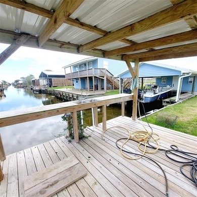 Waterfront property with canal frontage offering direct access - photo 28