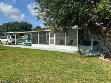 Want to live RIGHT on the water? Look no further. This community - photo 2