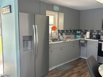 Want to live RIGHT on the water? Look no further. This community - photo 6