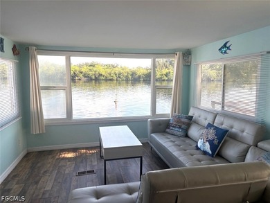Want to live RIGHT on the water? Look no further. This community - photo 7