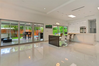 Located in Bay Heights, this 4-bedroom, 4.5-bath residence - photo 12