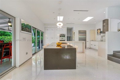 Located in Bay Heights, this 4-bedroom, 4.5-bath residence - photo 13