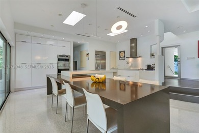 Located in Bay Heights, this 4-bedroom, 4.5-bath residence - photo 14
