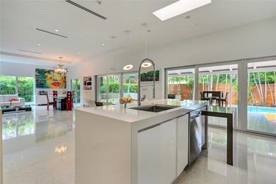 Located in Bay Heights, this 4-bedroom, 4.5-bath residence - photo 15