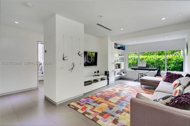 Located in Bay Heights, this 4-bedroom, 4.5-bath residence - photo 18