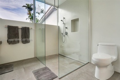 Located in Bay Heights, this 4-bedroom, 4.5-bath residence - photo 22