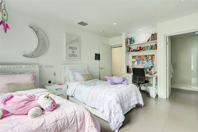 Located in Bay Heights, this 4-bedroom, 4.5-bath residence - photo 23