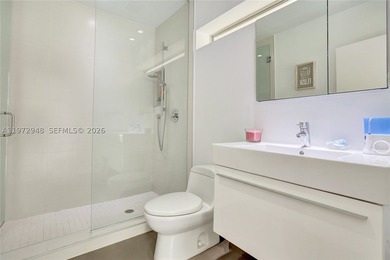 Located in Bay Heights, this 4-bedroom, 4.5-bath residence - photo 26