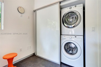 Located in Bay Heights, this 4-bedroom, 4.5-bath residence - photo 28